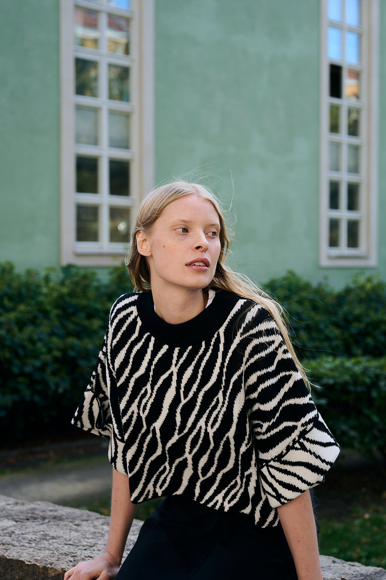 Nouhaila Studio Pullover